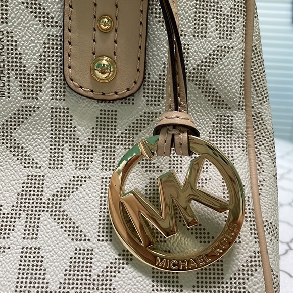 Michael Kors Purse - Picture 3 of 7